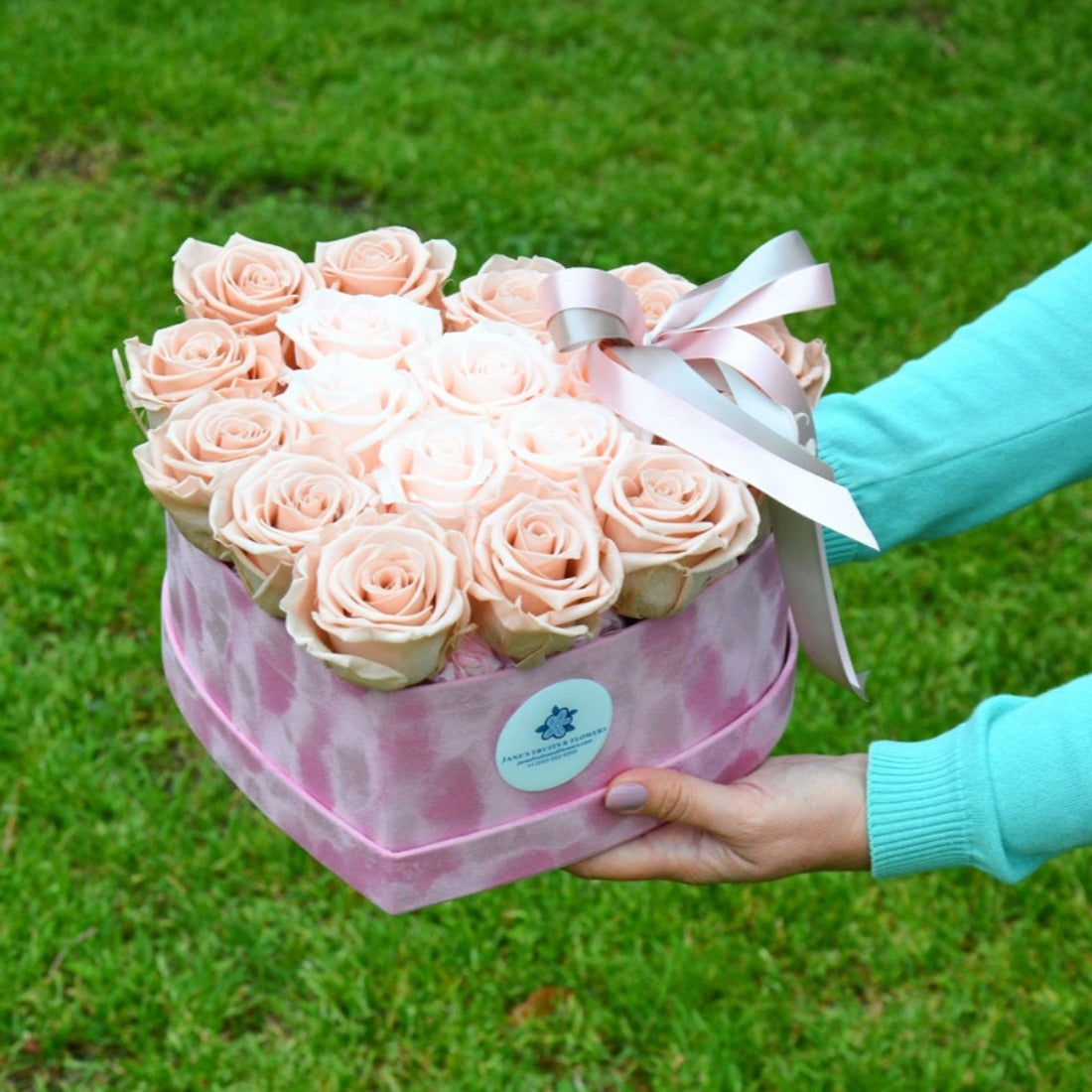 Pearl Champagne Bouquet (preserved roses)