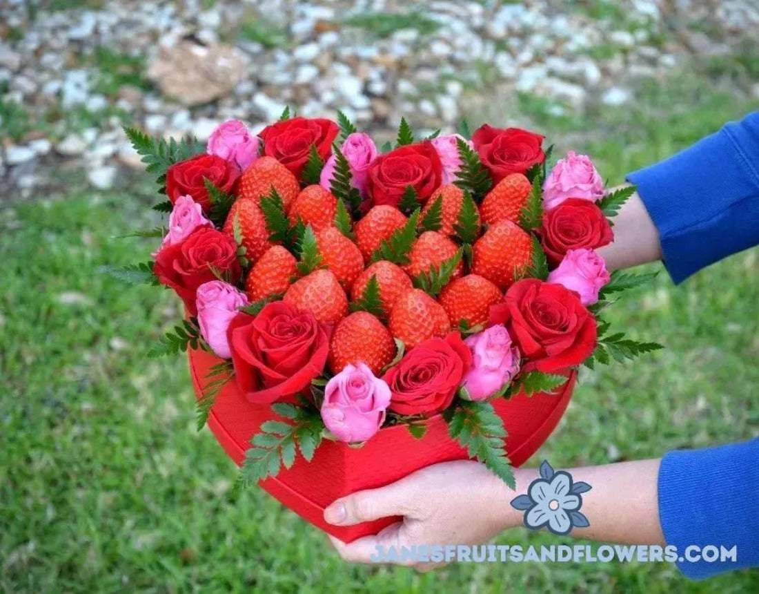 Red Heart Bouquet - Jane's Fruits And Flowers