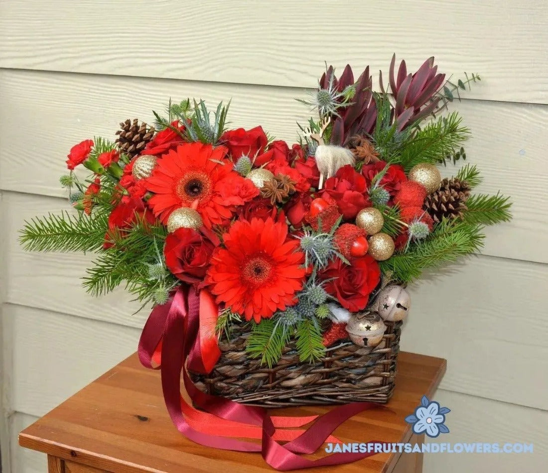 Very Merry Christmas Bouquet - Jane's Fruits And Flowers