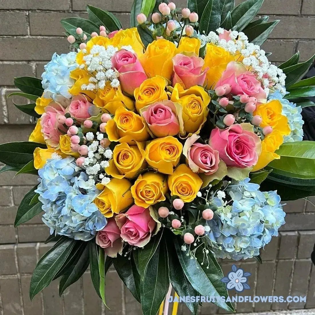Big Apple Holidays Bouquet - Jane's Fruits And Flowers