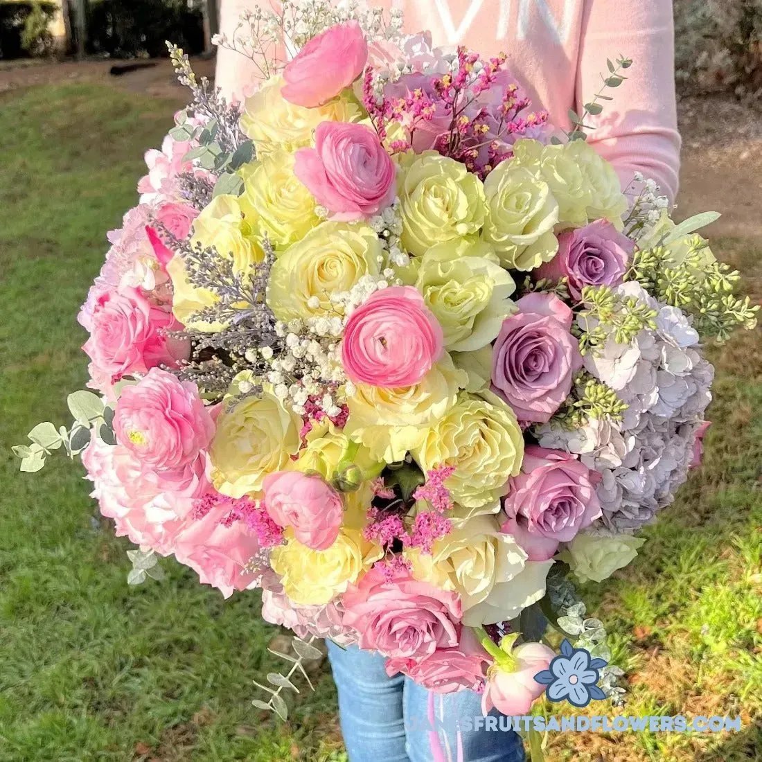 D'amour Bouquet - Janes Fruits And Flower