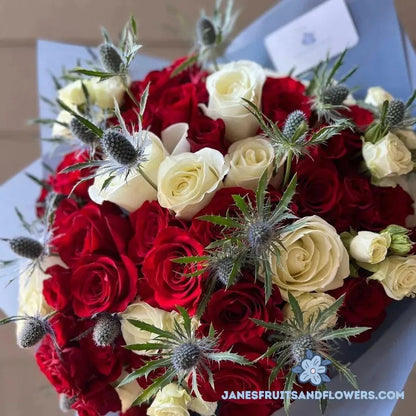 Red & White Roses Bouquet - Jane's Fruits And Flowers